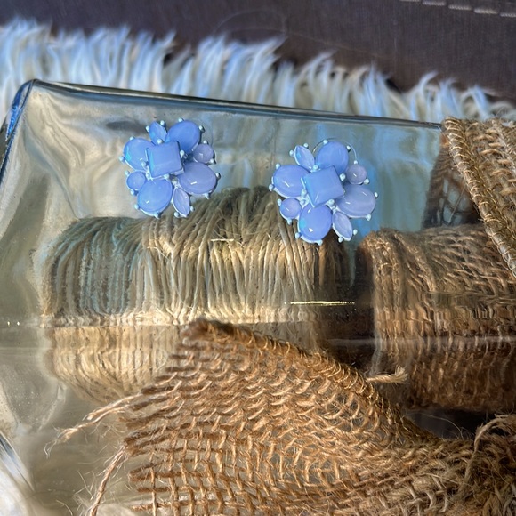 Blue flower earrings - Picture 2 of 4